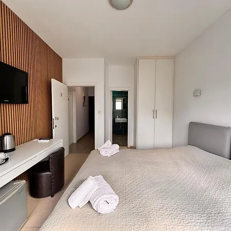 Vega Apartment *