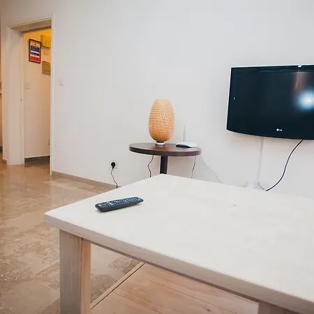 Vega Apartment *