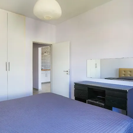 Vega Apartment *